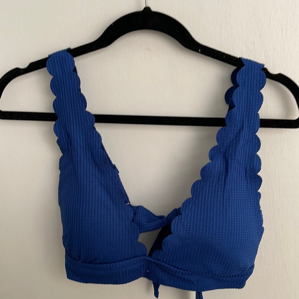 Scalloped bikini top
